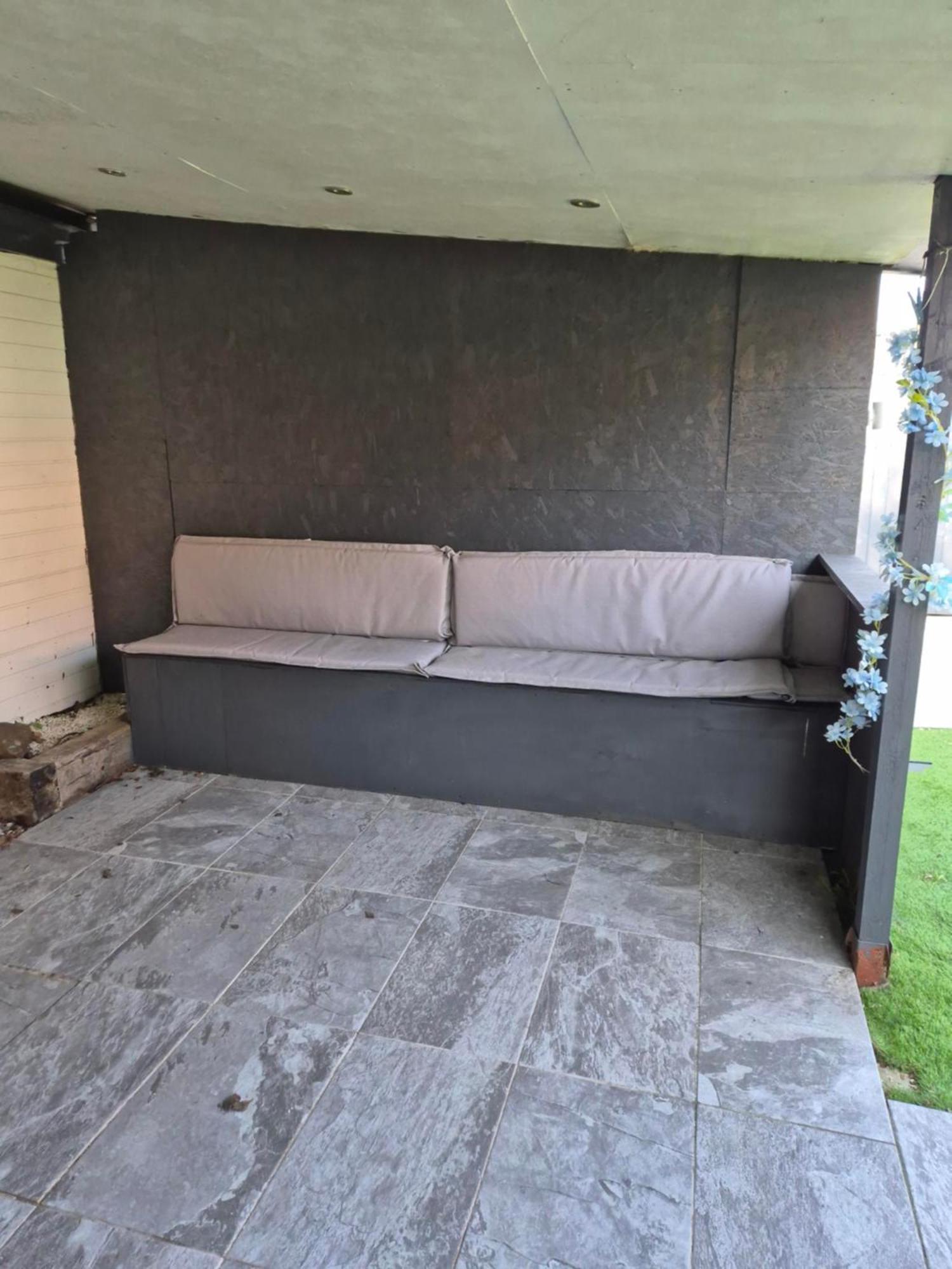 Accomadation Wrexham Exterior foto